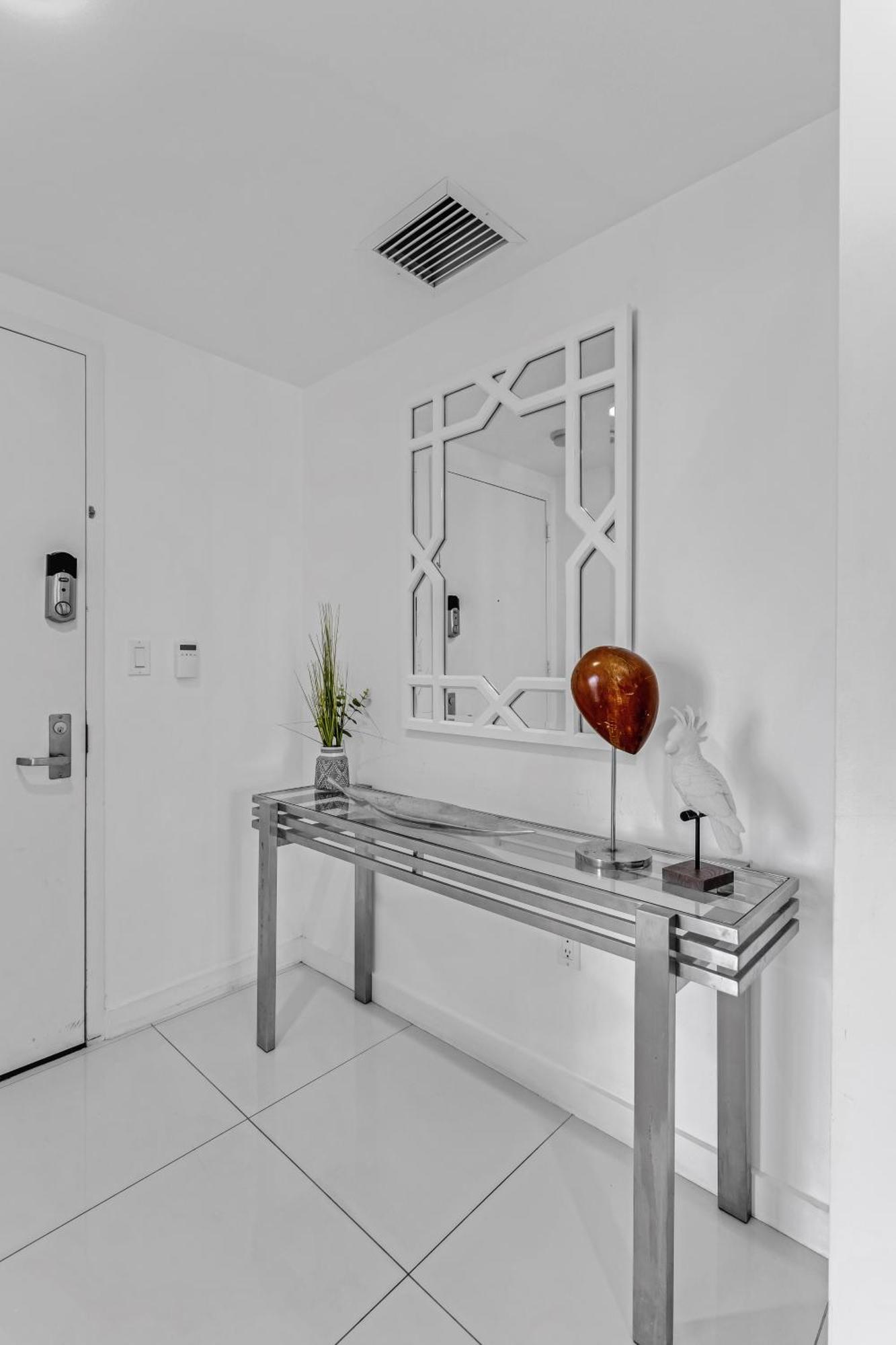 Luxurious Condo At Icon With Views Μαϊάμι Εξωτερικό φωτογραφία