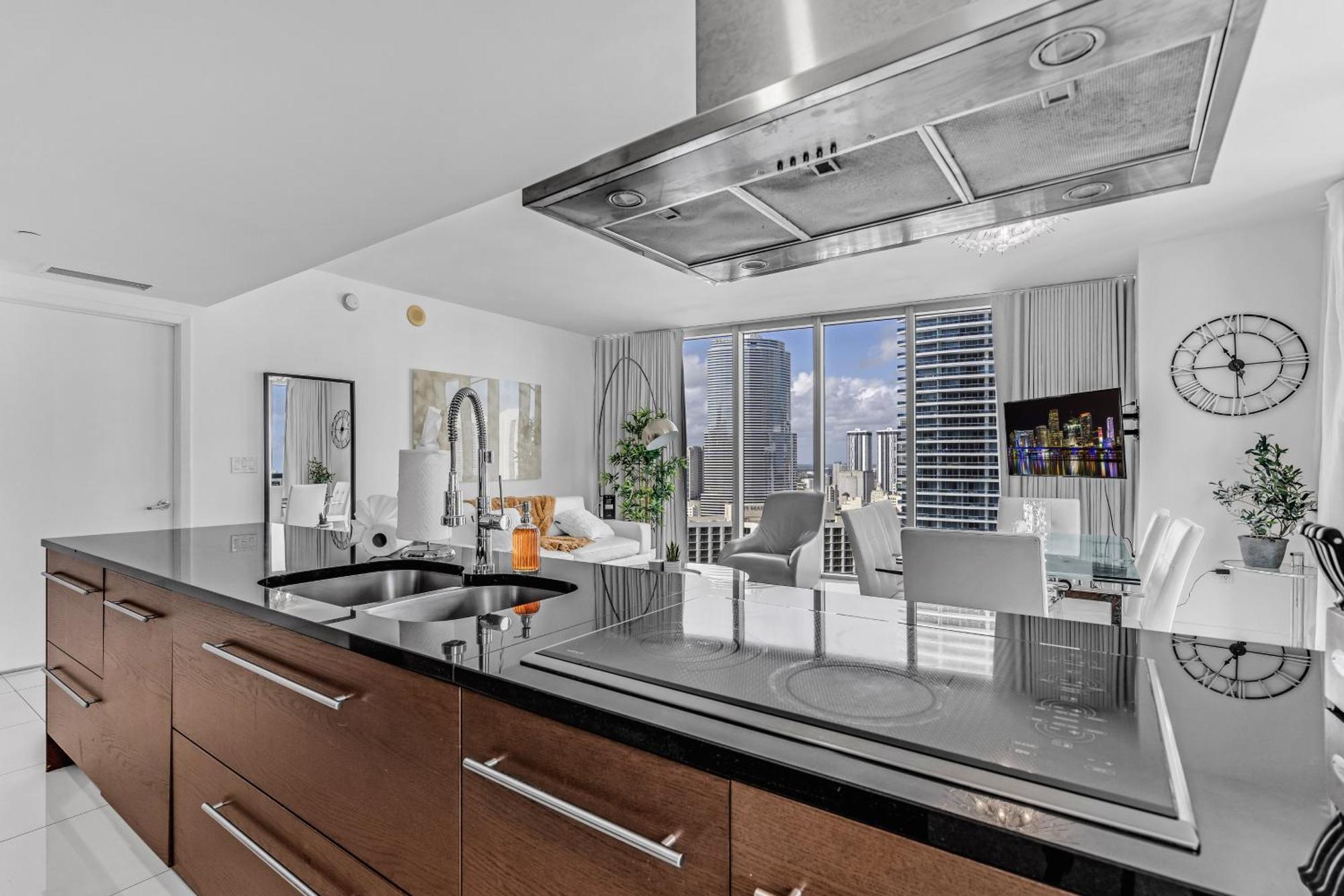 Luxurious Condo At Icon With Views Μαϊάμι Εξωτερικό φωτογραφία