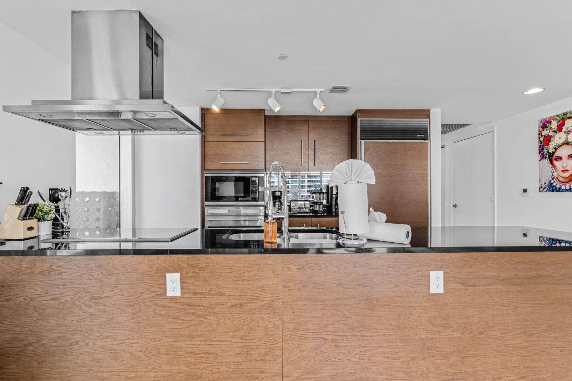 Luxurious Condo At Icon With Views Μαϊάμι Εξωτερικό φωτογραφία